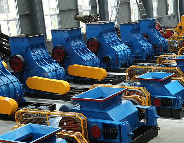 為什么高濕物料粉碎用雙級無篩底粉碎機效果好？